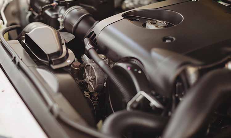 如何快速清洗汽車發(fā)動(dòng)機(jī)上面的油污和積碳？