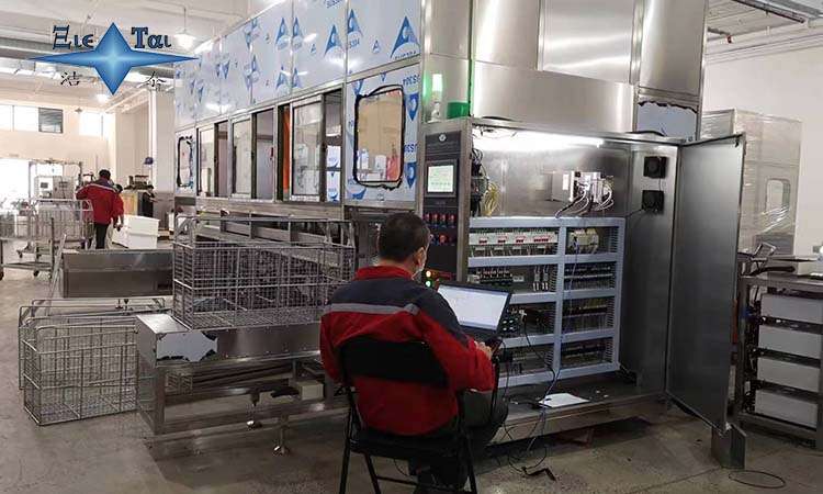 超聲波清洗機在半導(dǎo)體制造行業(yè)中的應(yīng)用及優(yōu)勢分析